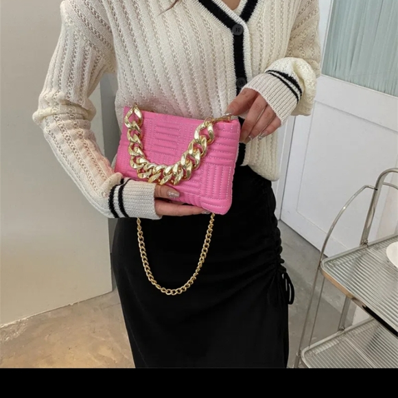 Quilted chain square bag - Picture 3 of 12